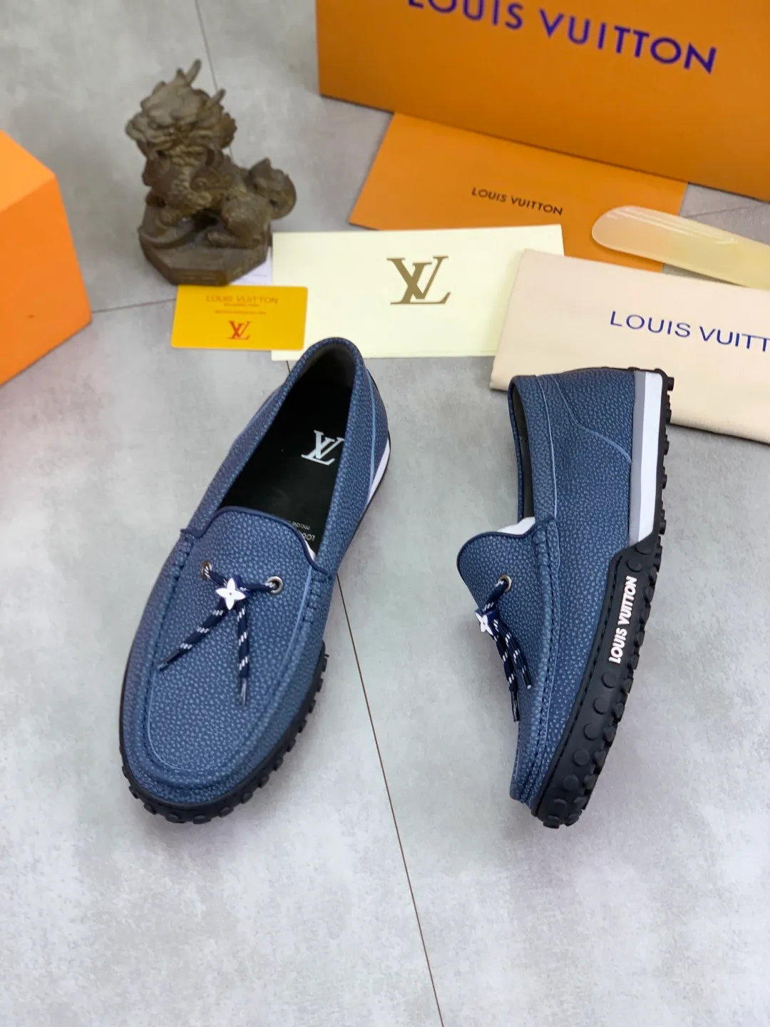 Men's Men's Shoes 💰P640 New Style 💶[LOUIS VUITTON] Water-dyed Niuli Original Order New Style 🍀LV Louis Vuitton *——Top version of LV classic leather shoes! Made of imported original calfskin, original leather side strips and wear-resistant high-end rubber outsole! High quality products! Color: black optional Size: 39-45
